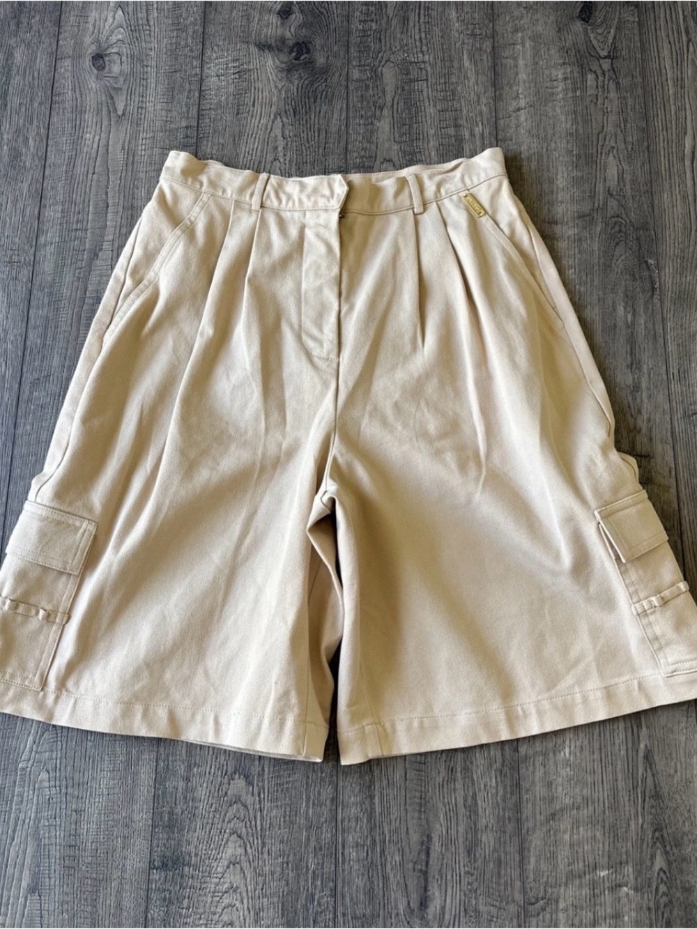 Vntg St. John Sport by Marie Gray Cream Cargo Shorts